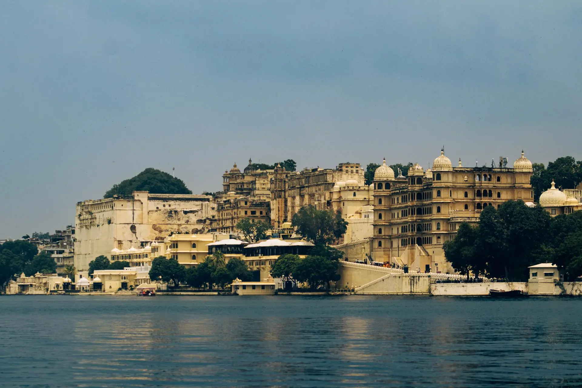 Stunning view of Udaipur's City Palace reflecting on Lake Pichola, Rajasthan