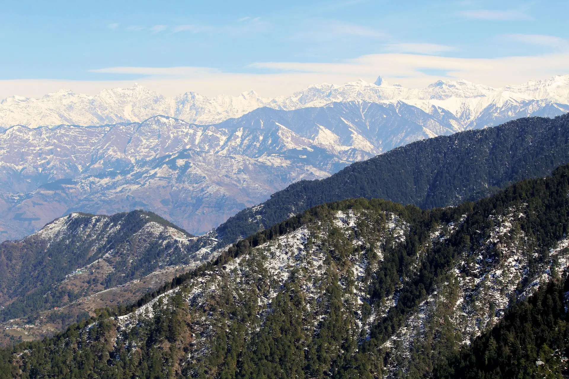 Captivating snowy mountains and valleys in Dalhousie, India during winter