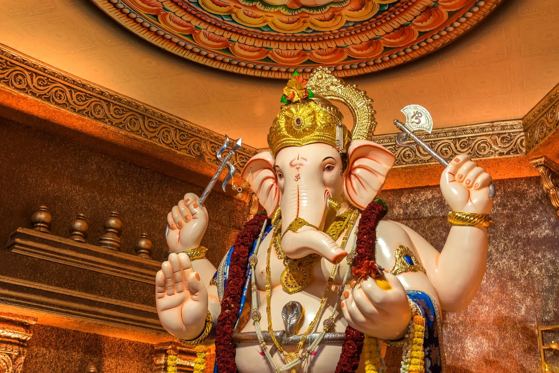 Exquisite Ganesh statue adorned in Mumbai temple during Ganesh Chaturthi festival