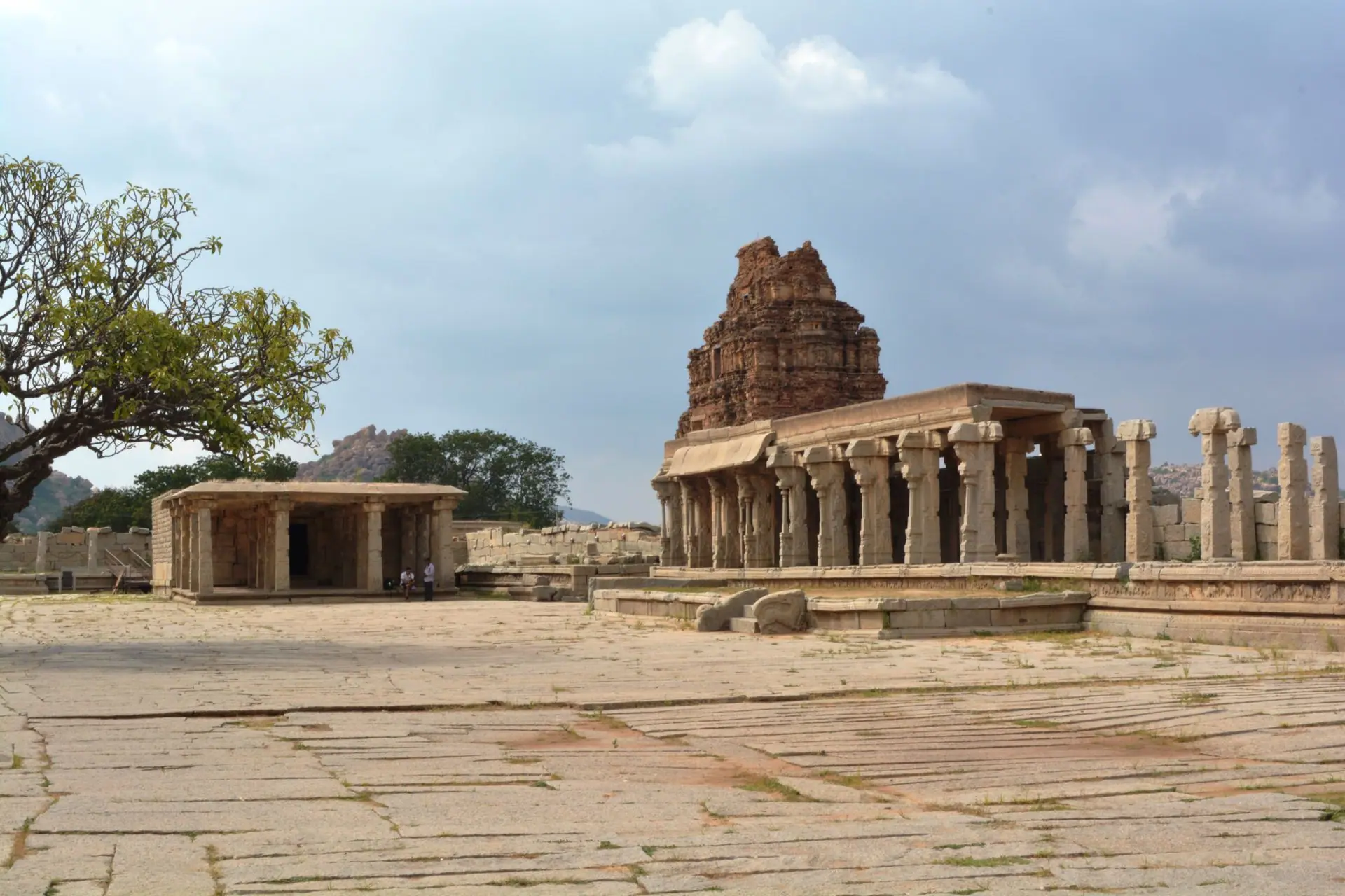 Hampi Ruins: Two Days Among the Boulders