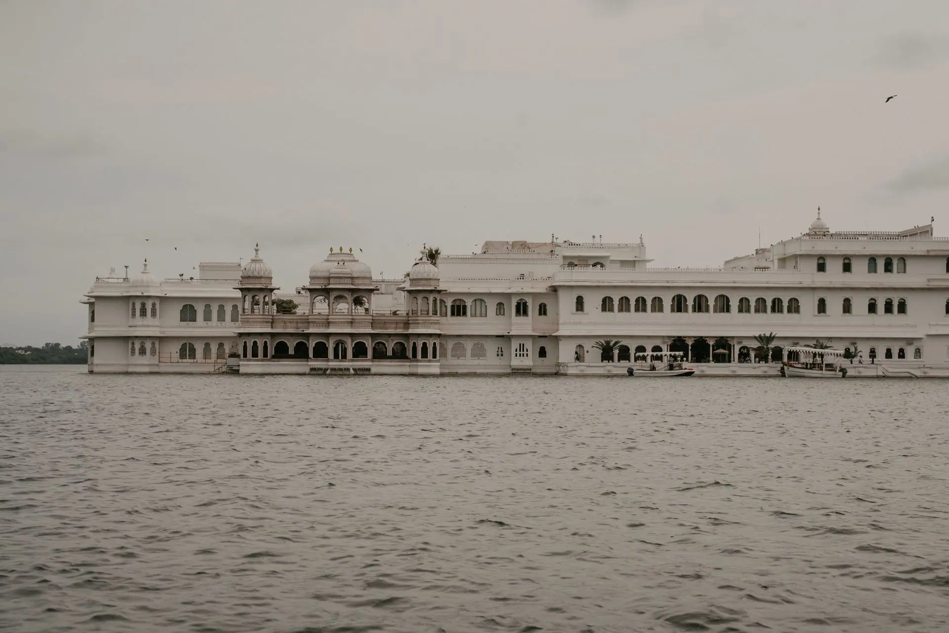 A breathtaking view of the iconic Lake Palace in Udaipur, Rajasthan, India on a cloudy day
