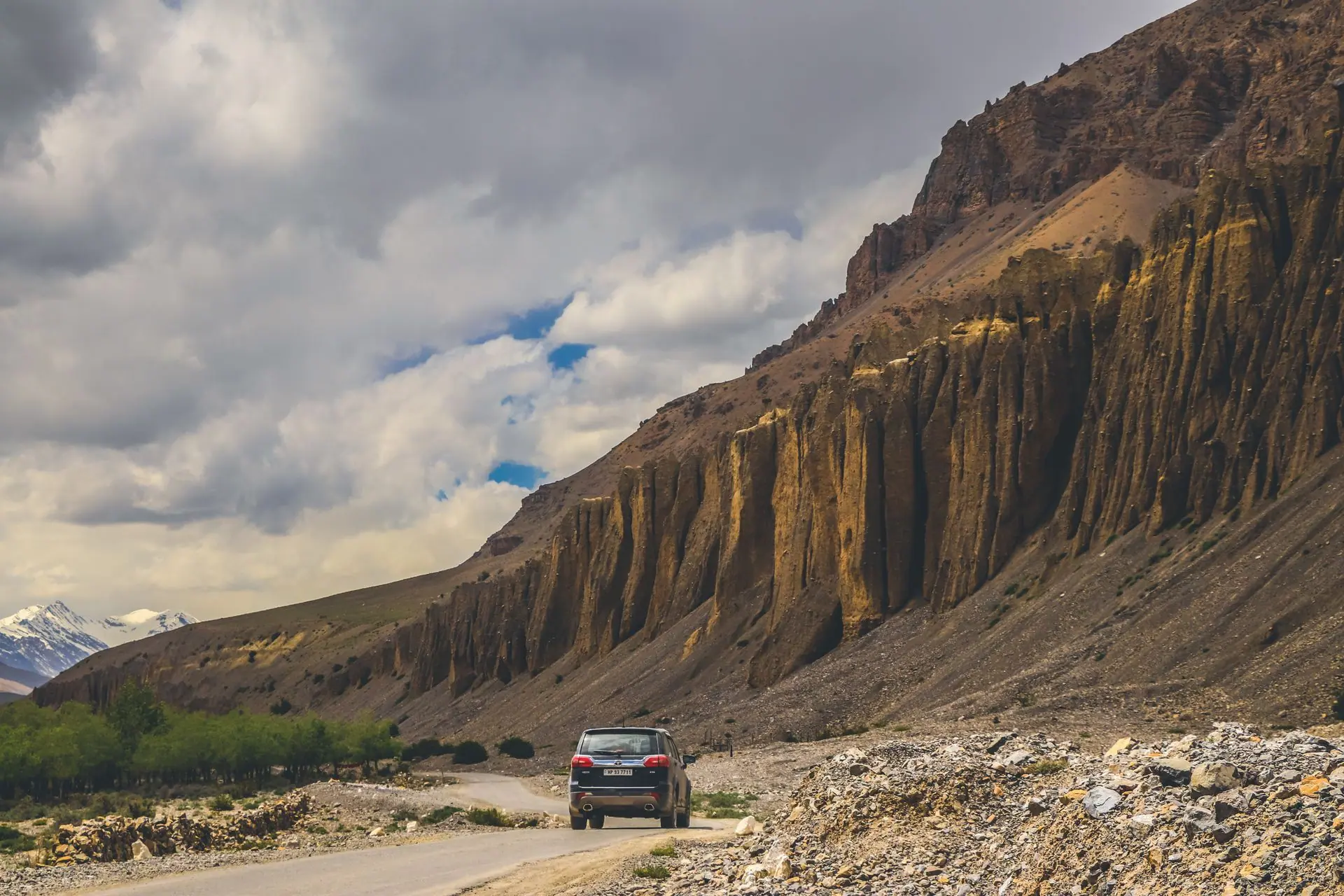 Explore the rugged beauty of Spiti Valley with a scenic drive through breathtaking geological landscapes