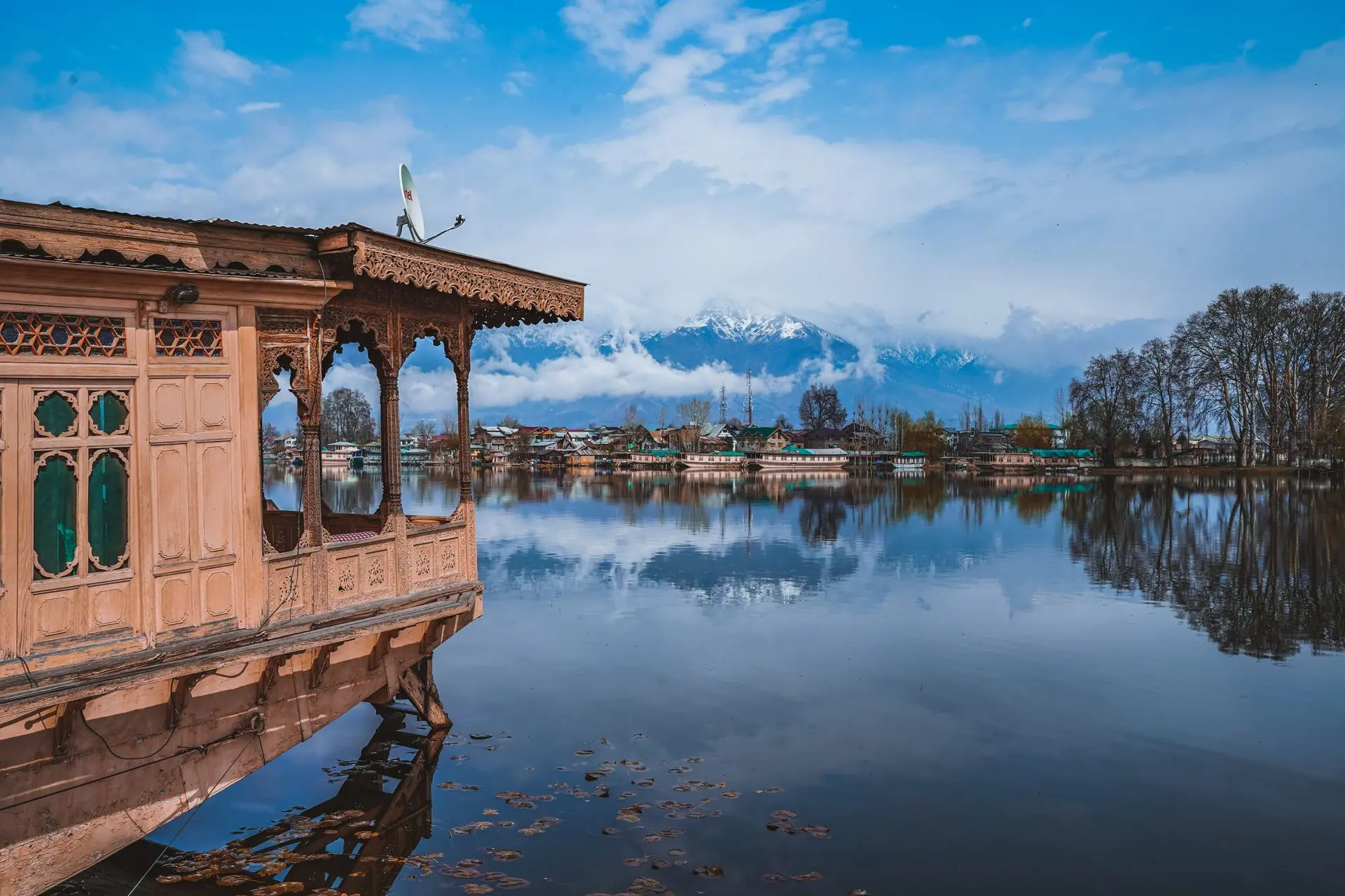 Kashmir Paradise — Srinagar, Gulmarg & Pahalgam