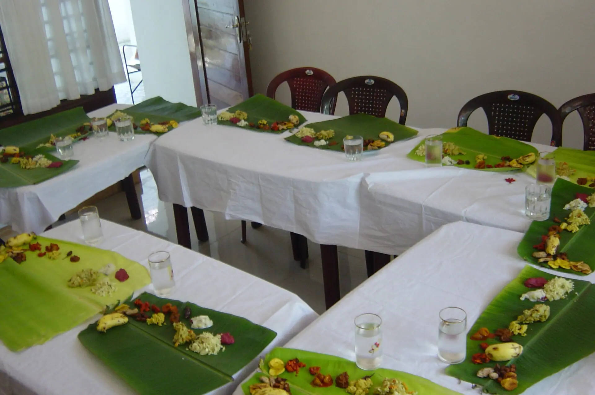 2006 Sadhya Onam traditional vegetarian meal, Kerala India