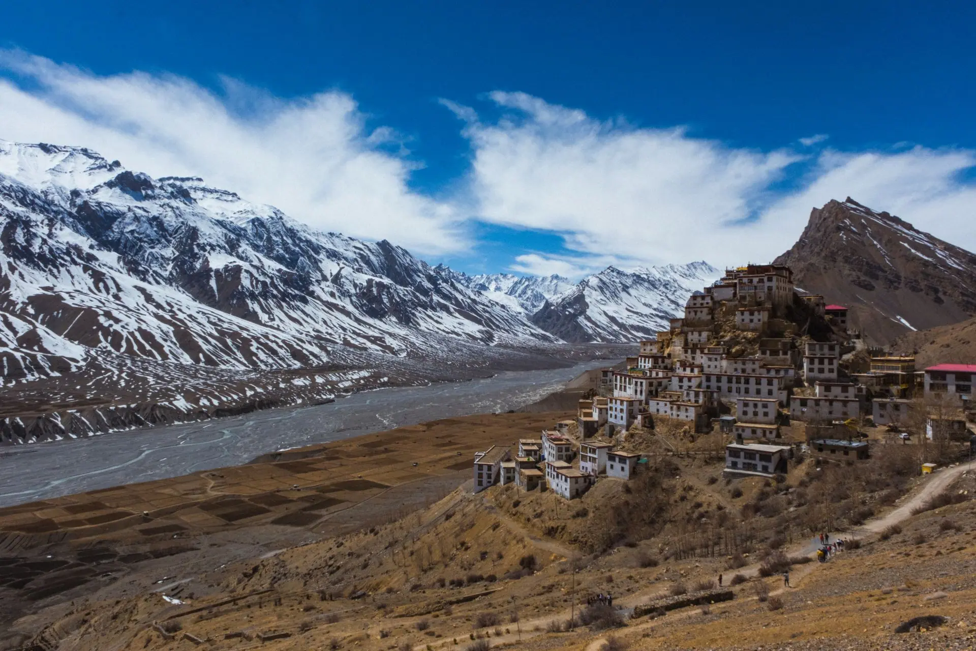 Breathtaking view of Key Monastery perched atop a hill in Spiti Valley, surrounded by the majestic Himalayas