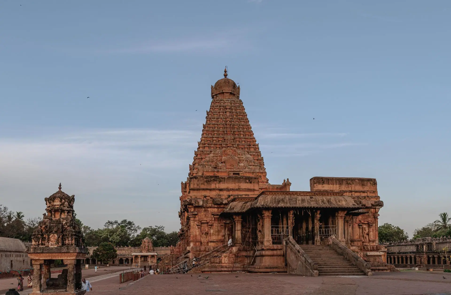 Majestic view of Brihadeeswara Temple in Thanjavur, showcasing Chola architecture at dawn