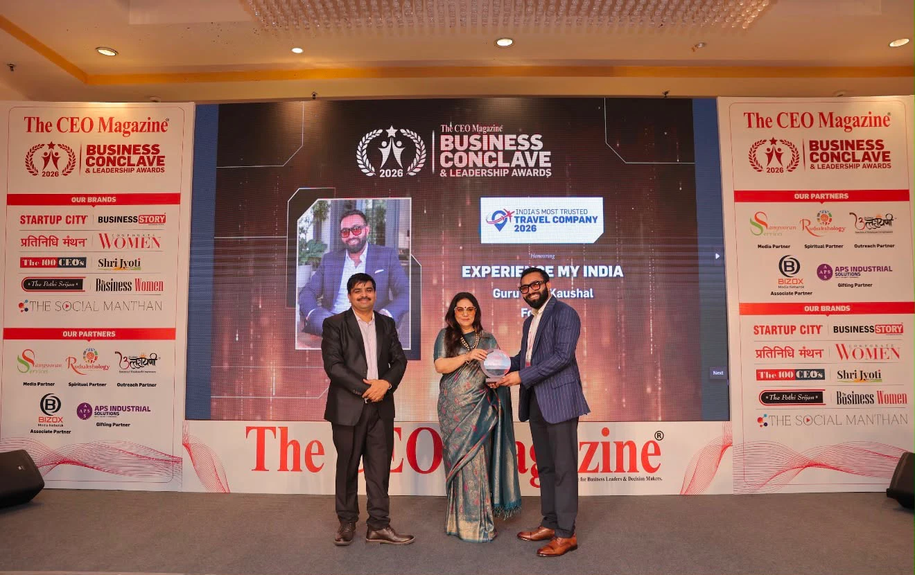 Gurudutt Kaushal, founder of Experience My India, receiving India's Most Trusted Travel Company 2026 at The CEO Magazine Business Conclave & Leadership Awards